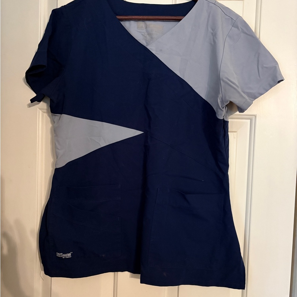 Greys Anatomy Signature Navy and Light Gray Short Sleeve Top